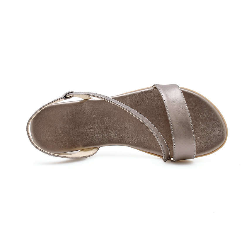 QUTAA 2020 النساء الصنادل كعب مسطح الشمبانيا جلد البقر + PU جولة مفتوحة الأصابع لينة سوليد المضادة للانزلاق أحذية الصيف موجزة حجم 34-43