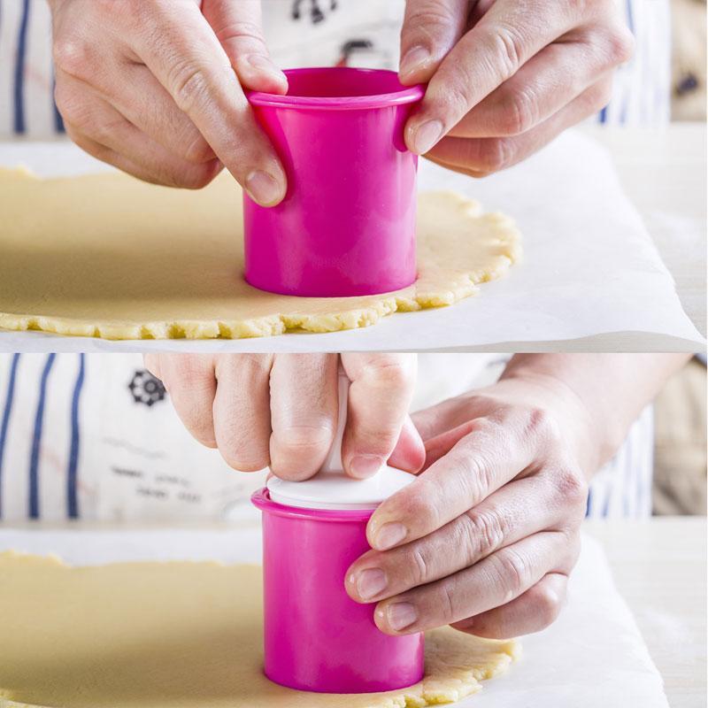 BREEZYLIVE 6 Pcs Cute Cartoon Cookie Stamps Biscuit Baking Mould Set