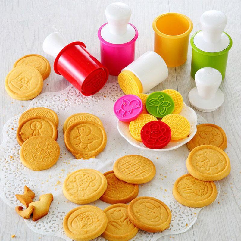 BREEZYLIVE 6 Pcs Cute Cartoon Cookie Stamps Biscuit Baking Mould Set